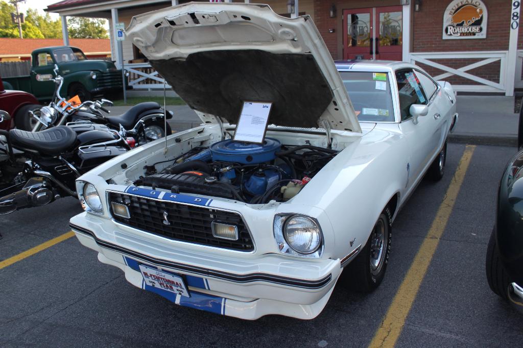 2010 Buffalo Roadhouse Monday Night Cruise: Image 6