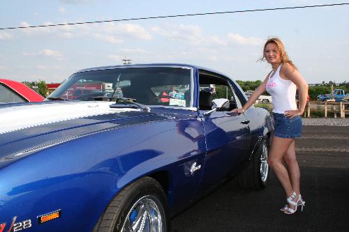 2008 Shredd and Ragan Cruise Night girls: Image 1