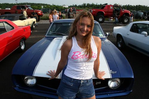 2008 Shredd and Ragan Cruise Night girls: Image 11