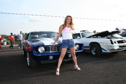 2008 Shredd and Ragan Cruise Night girls: Image 7