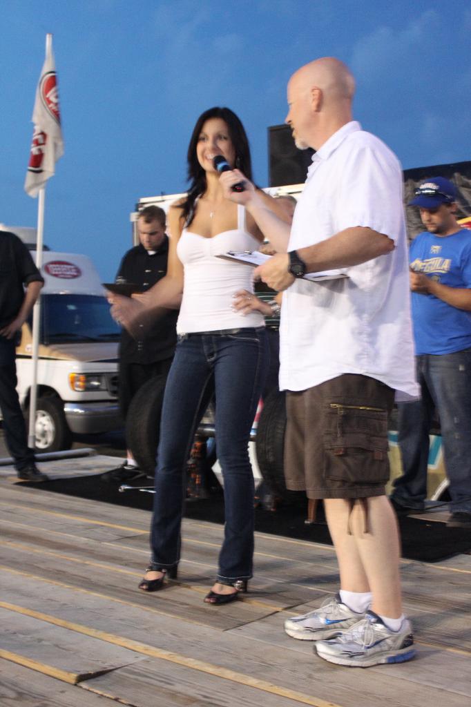 2011 Shredd & Ragan Cruise Night - Girls of Cruise Night: Image 5