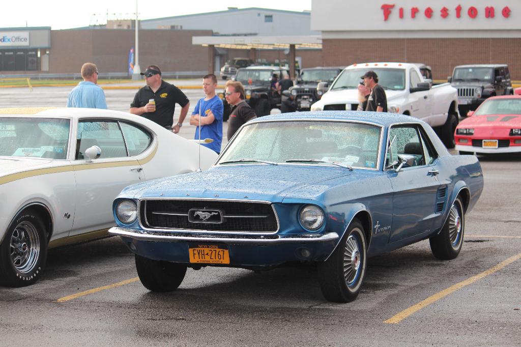 2013 Shredd & Ragan 103.3 Cruise Night at Eastern Hills Mall: Image 1