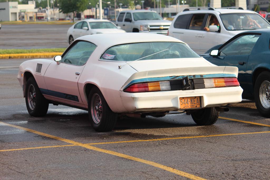 2013 Shredd & Ragan 103.3 Cruise Night at Eastern Hills Mall: Image 10