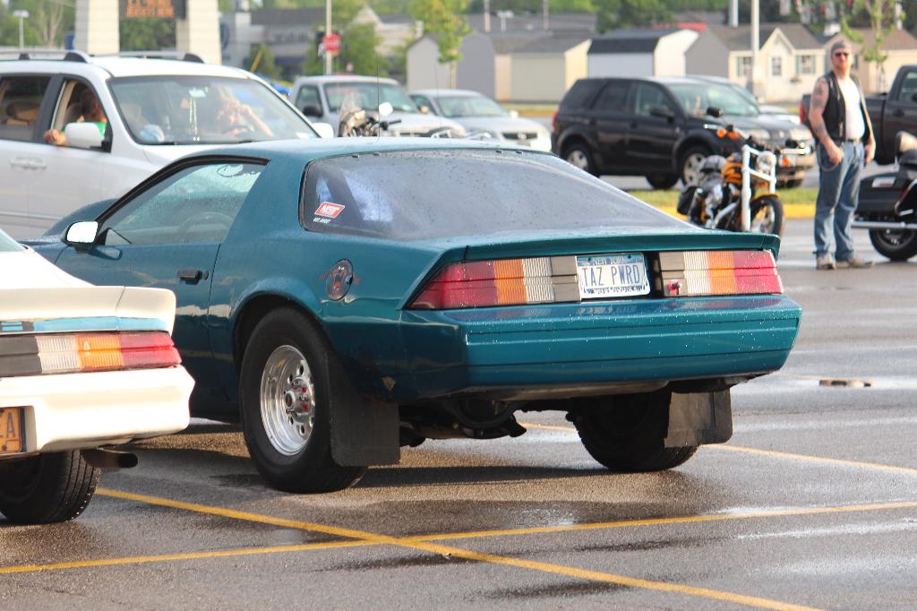 2013 Shredd & Ragan 103.3 Cruise Night at Eastern Hills Mall: Image 11