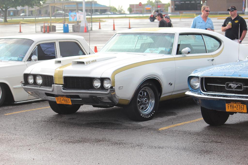 2013 Shredd & Ragan 103.3 Cruise Night at Eastern Hills Mall: Image 2