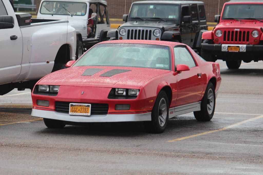 2013 Shredd & Ragan 103.3 Cruise Night at Eastern Hills Mall: Image 4