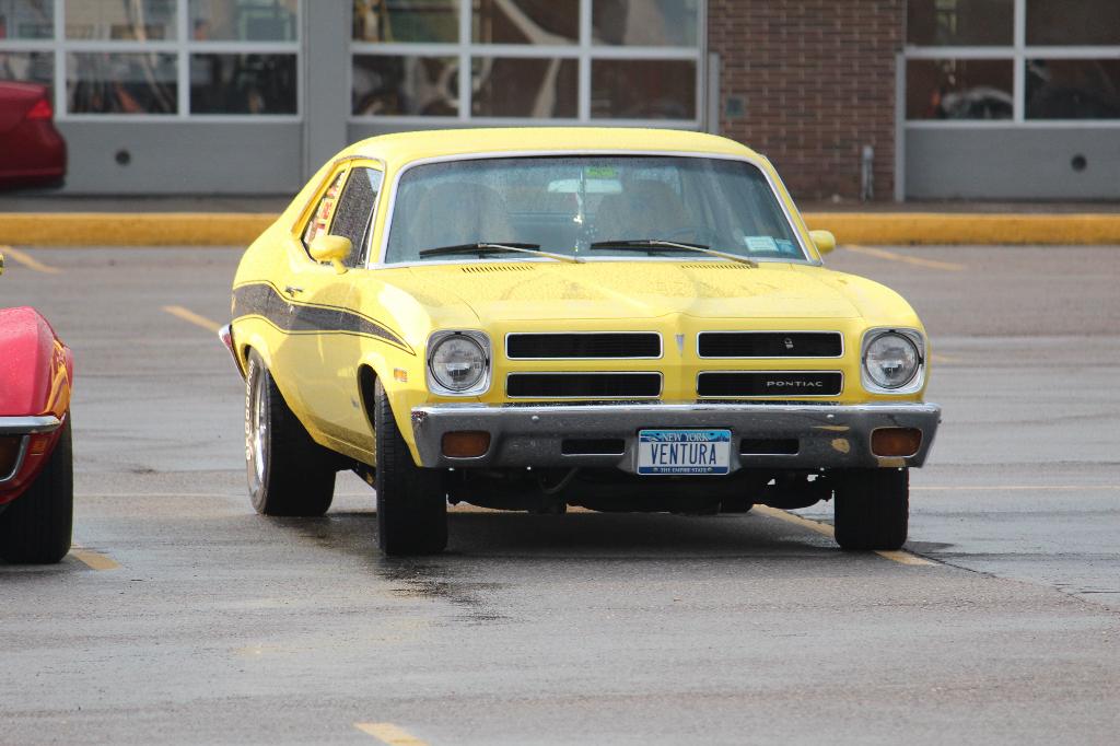 2013 Shredd & Ragan 103.3 Cruise Night at Eastern Hills Mall: Image 6