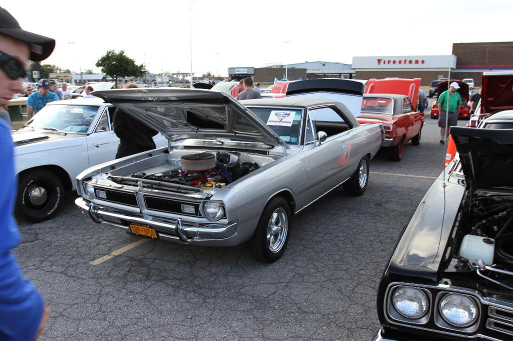 2013 Shredd & Ragan 103.3 Cruise Night at Eastern Hills Mall: Image 4