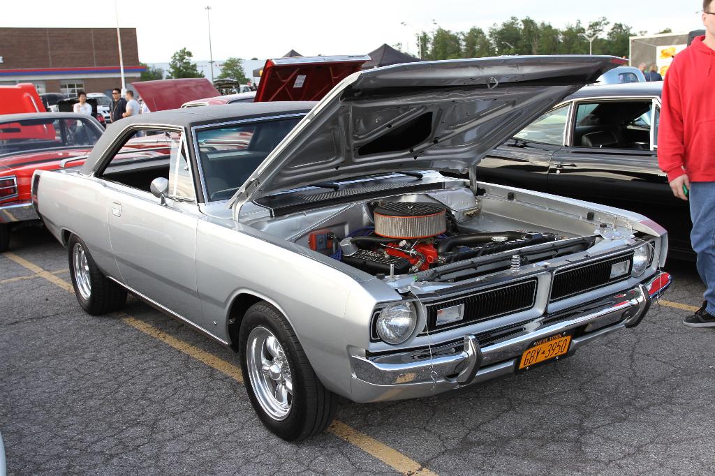 2013 Shredd & Ragan 103.3 Cruise Night at Eastern Hills Mall: Image 7