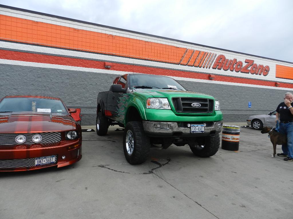 2011 Autozone Last Chance Car Show: Image 4