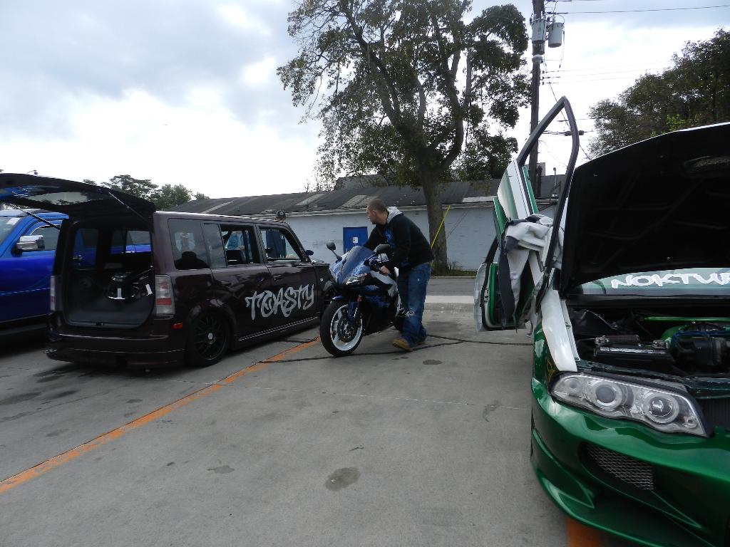 2011 Autozone Last Chance Car Show: Image 7